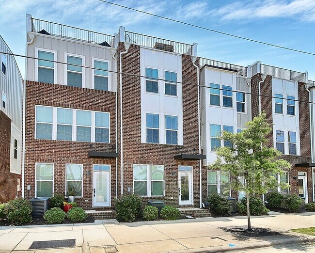 Building Photo - 256 Parkwood Ave