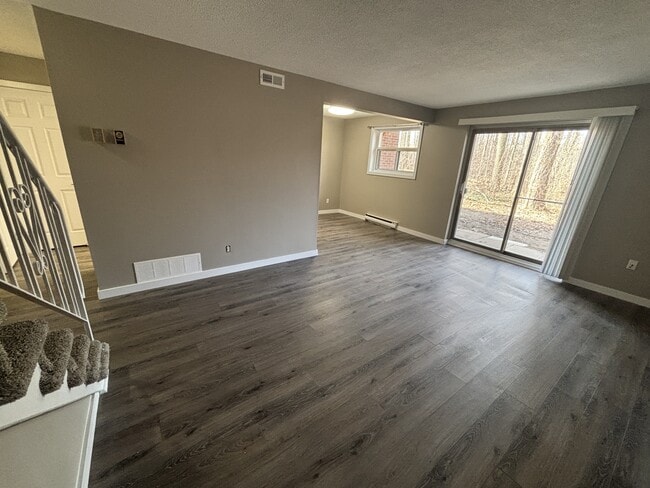 Building Photo - 499 Albert St