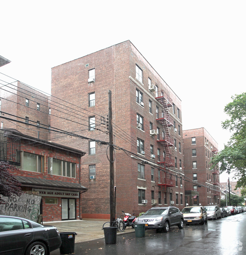 Foto principal - 1561 East 13th Street