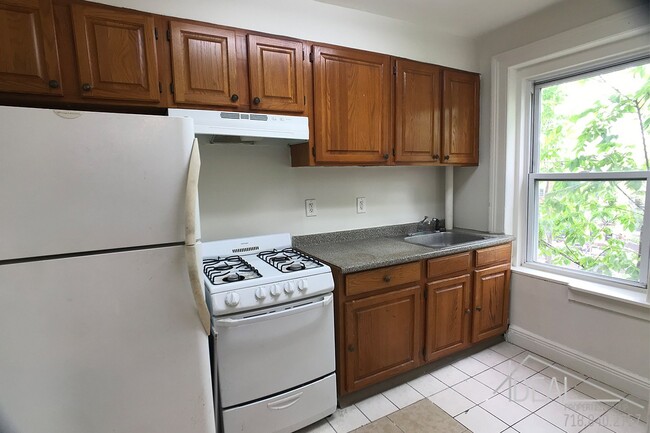 Building Photo - 285 9th Street #3R