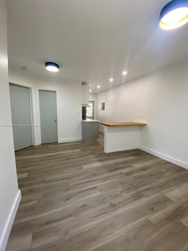 Foto del edificio - 1542 SW 5th St