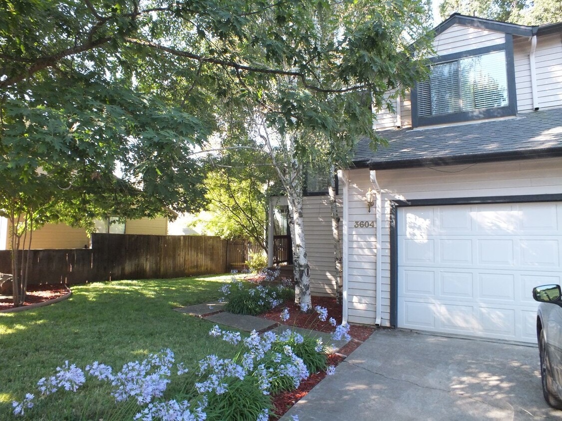 Primary Photo - Cameron Park 2/2 1600 sf hidden gem!