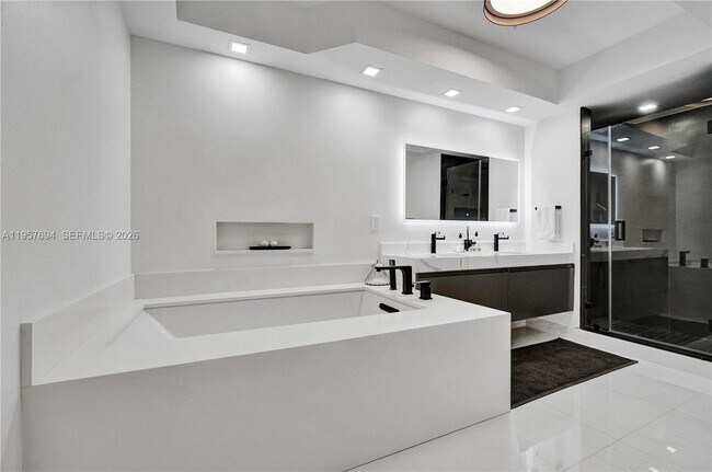 Building Photo - 20281 E Country Club Dr