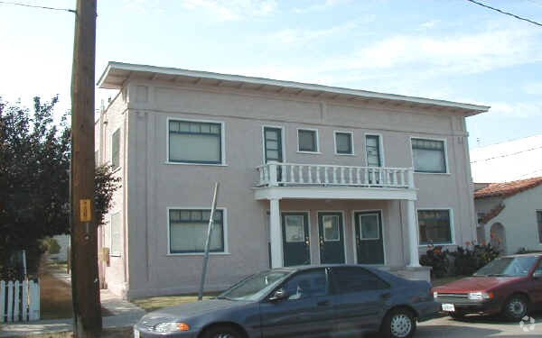 Foto del edificio - 1109-1125 Loma Ave