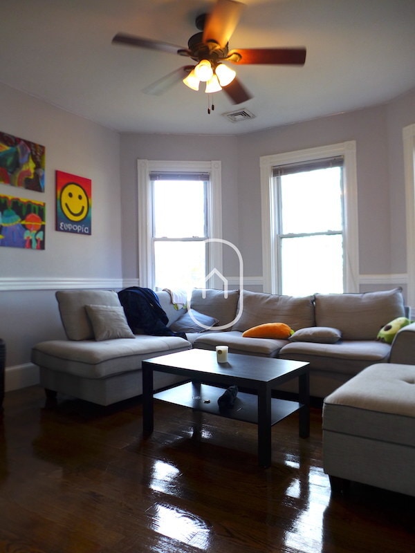 Building Photo - 123 Centre St