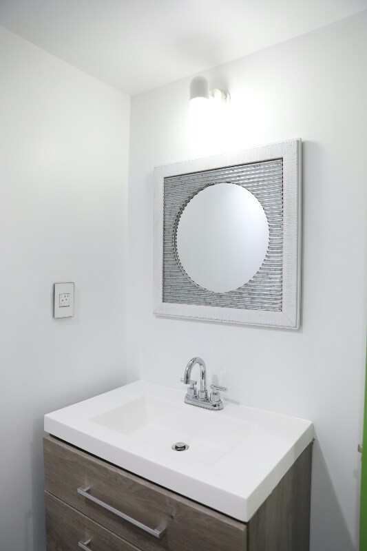 Foto del edificio - 4925 Catharine St