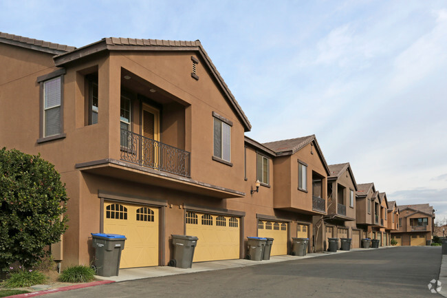 Foto del edificio - Pebble Brook Village
