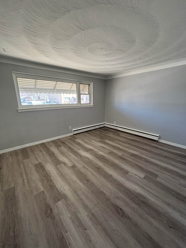 Building Photo - 125 Sutton St