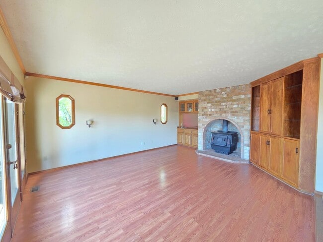 Foto del edificio - $3,800 - 5 Bed / 4 Baths Stunning Northwood Home with Views