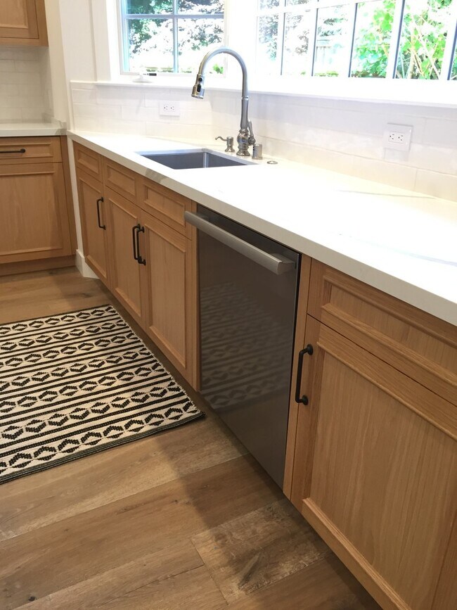 Foto del edificio - Stunning Fully Remodeled Mill Valley Charm...