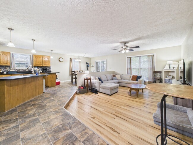 Foto del edificio - 114 Dogwood Cir