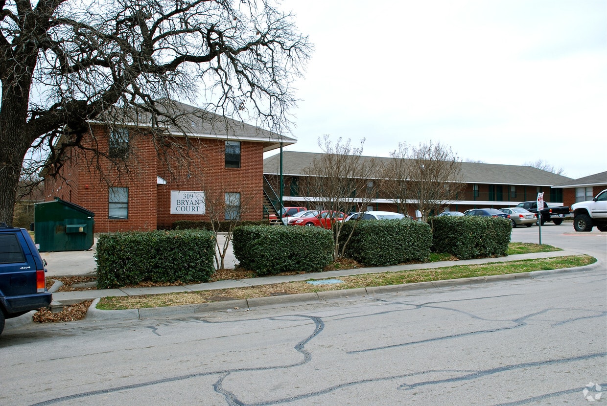 Primary Photo - Bryan Court Apartments
