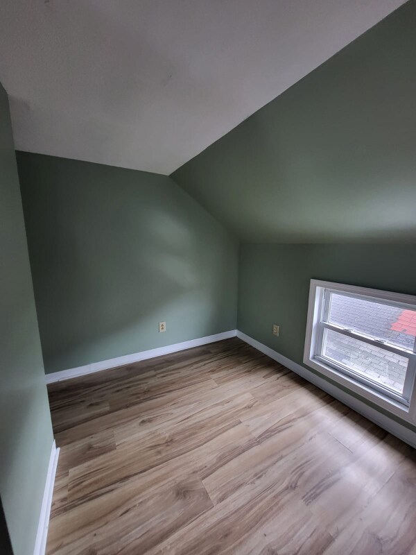 Foto del edificio - 229 Brightman St