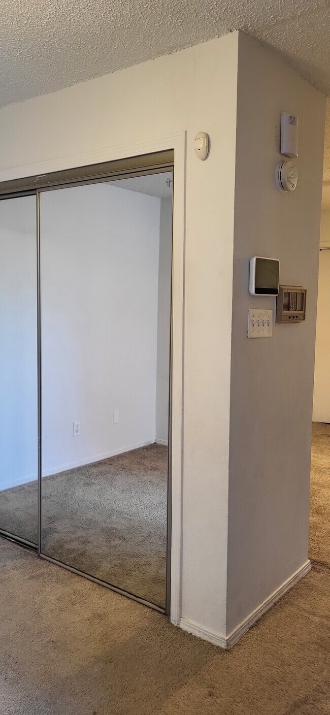 Foto del edificio - 9839 Walnut St