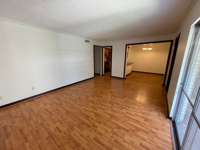 Foto del edificio - 5808 Sandhurst Ln