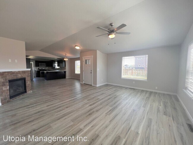 Building Photo - 3 br, 2 bath House - 743 NW Quince Avenue