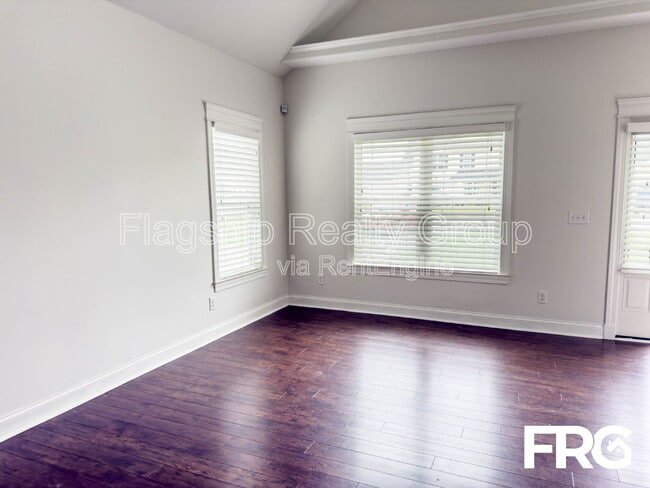 Foto del edificio - 222 Station House Rd