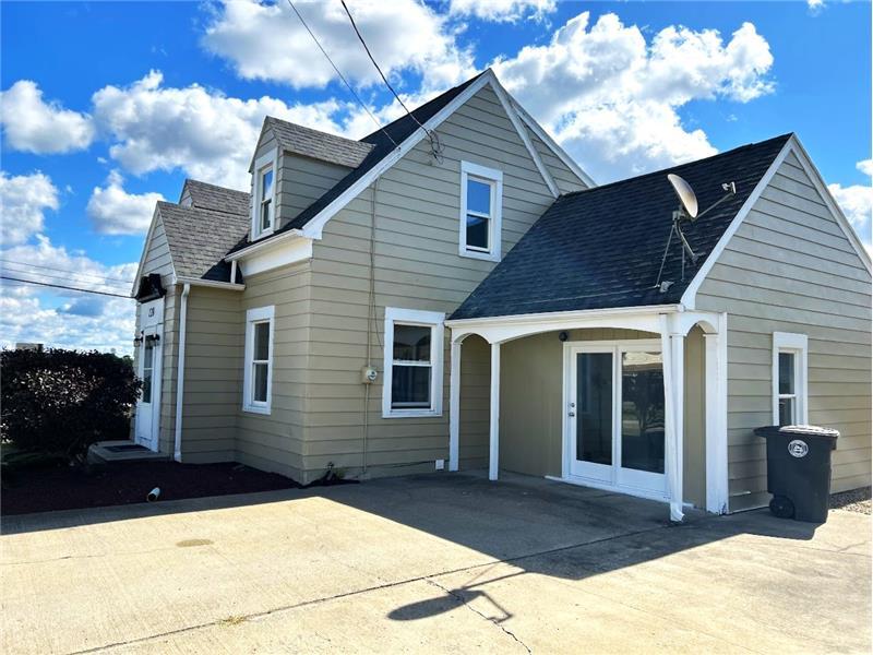 Building Photo - 120 El Villa Way