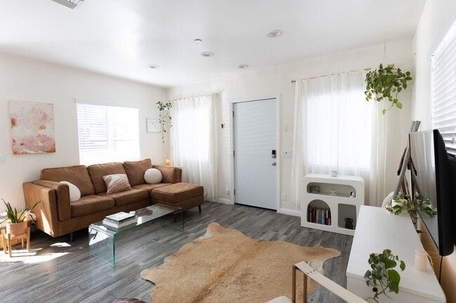 Building Photo - Charming 2BR House in Los Angeles
