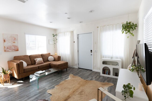 Foto del edificio - Charming 2BR House in Los Angeles