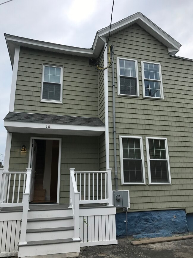 Foto del edificio - 18 Rockdale Ave