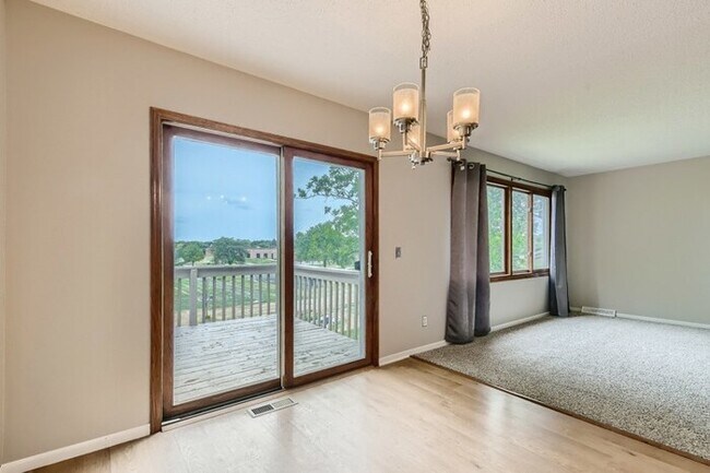 Foto del edificio - 13760 87th Avenue North, Maple Grove, MN, ...
