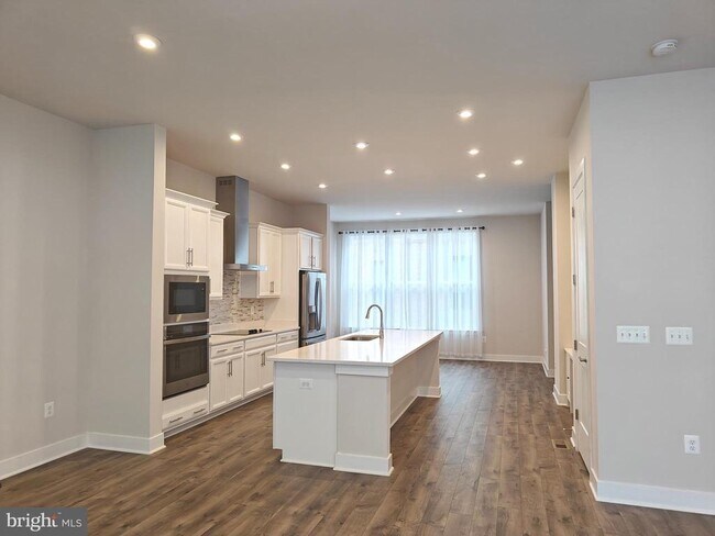 Foto del edificio - 2393 Liberty Lp