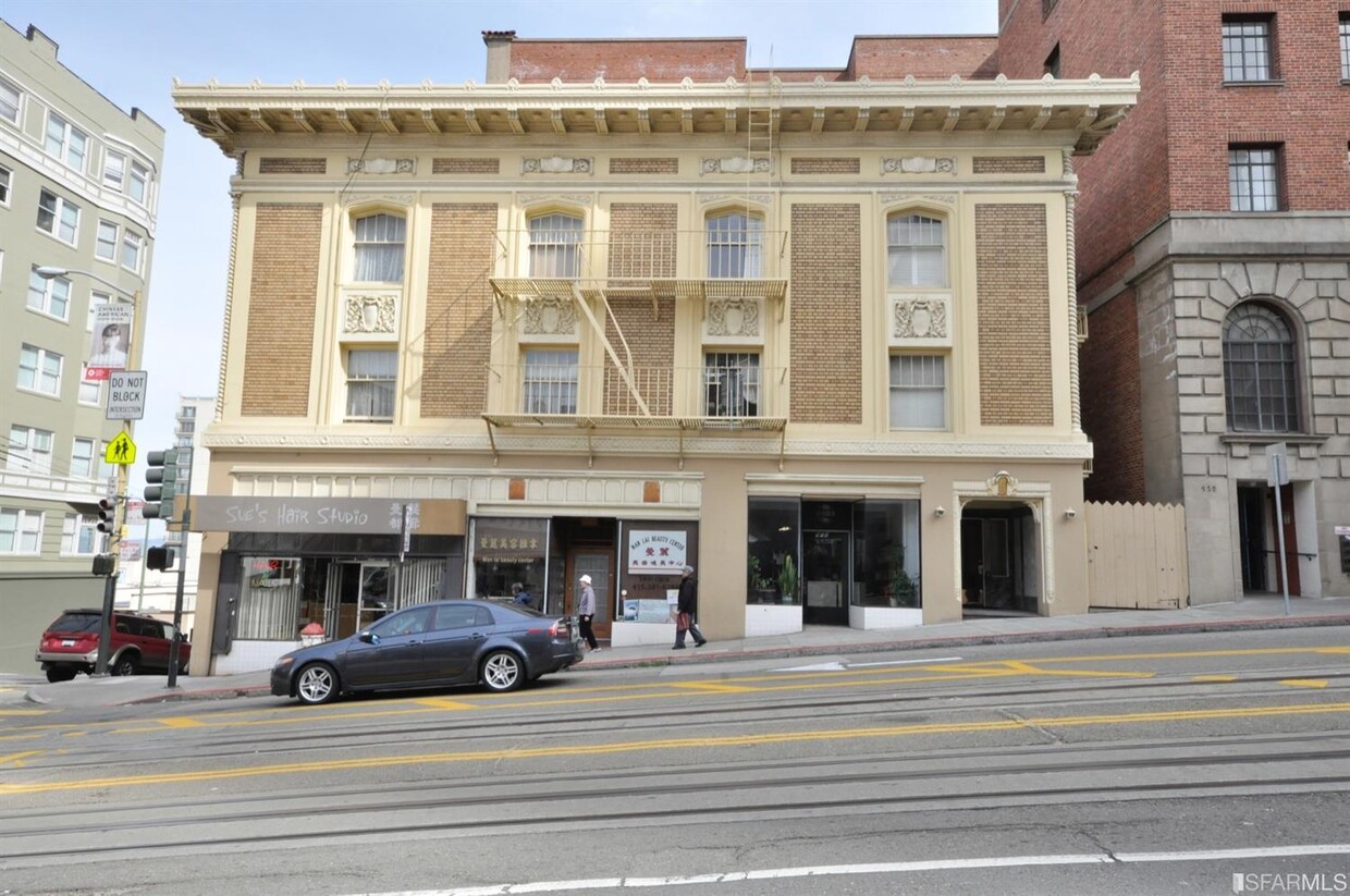 Primary Photo - 952 Powell St