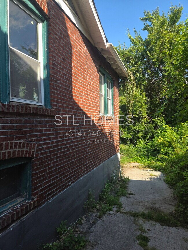 Foto del edificio - 3422 Lucas and Hunt Rd