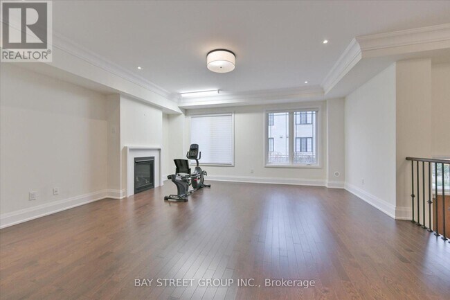 Photo du bâtiment - 384 Hwy 7