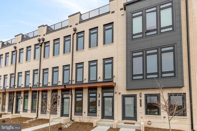 Building Photo - 2607 1st St NW