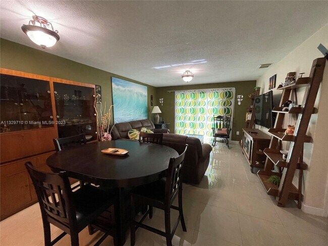 Foto del edificio - 16801 NE 13th Ave