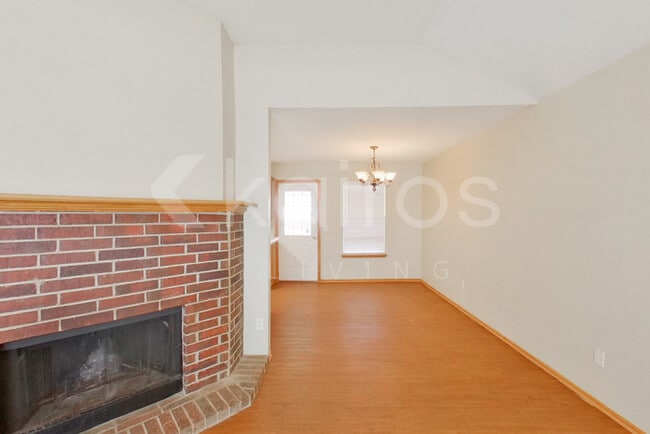 Building Photo - 1129 NE 8th St