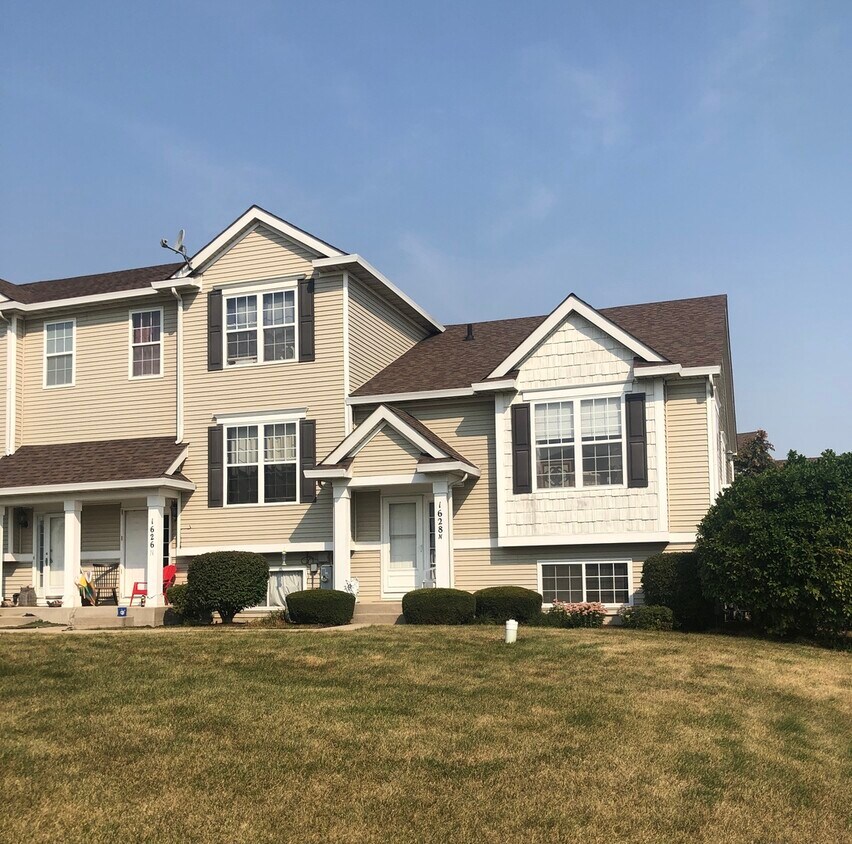 Foto principal - 1628 Fieldstone Dr N