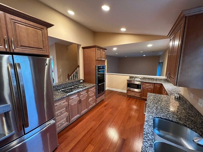 Foto del edificio - 900 Ashford Ln