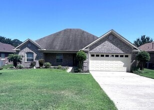 Building Photo - 1808 Airborn Dr