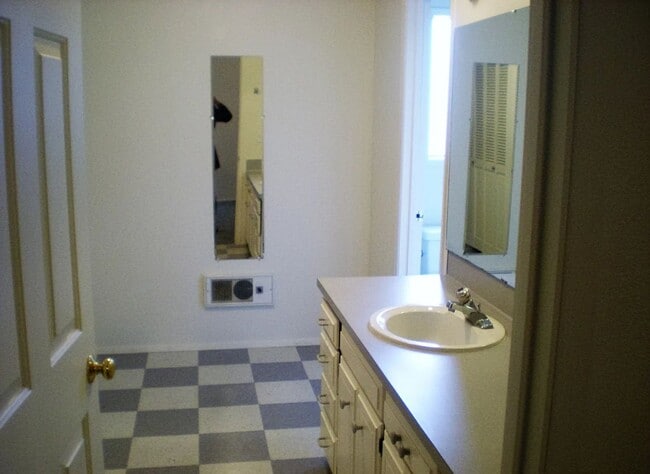 Foto del edificio - 838 McDonald St SE