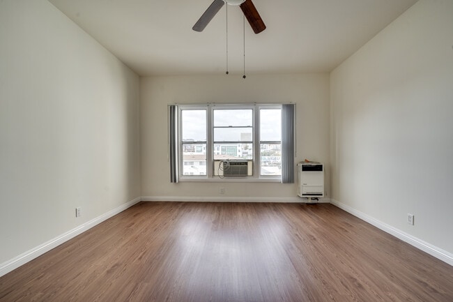 Building Photo - 1059 Normandie Ave