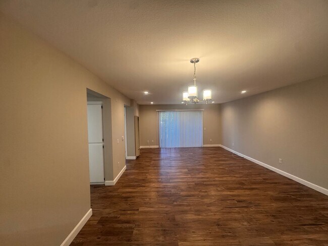 Foto del edificio - Spacious 2 Bed / 2 Bath Long Beach Condo Near Traffic Circle, CSULB & Belmont Heights