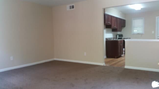 Building Photo - MOVE IN SPECIAL 1/2 OFF 1st MONTHS RENT