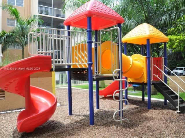 Foto del edificio - 1339 W 49th Pl