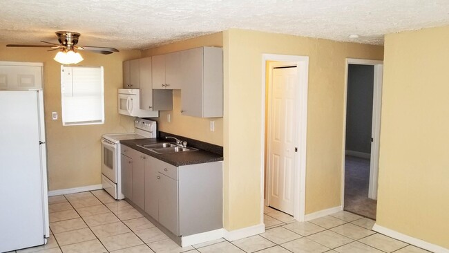 Building Photo - 2176 Highland Ave