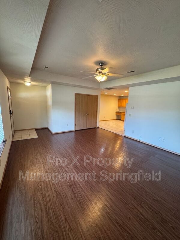 Building Photo - 1982 S Farm Rd 123