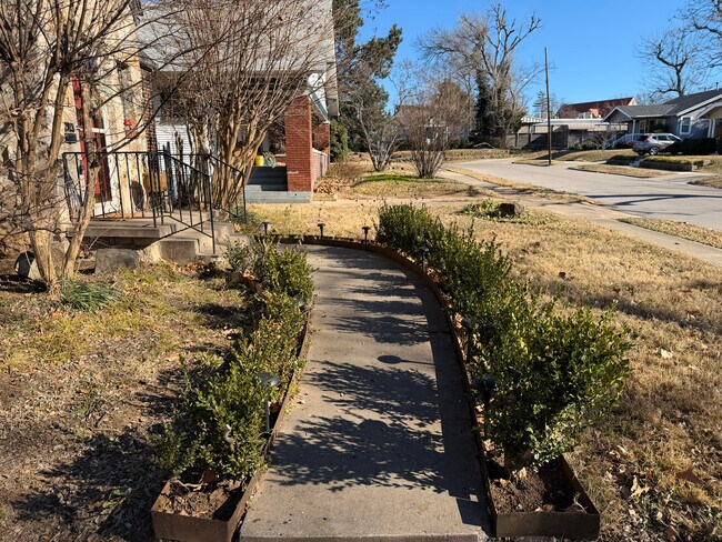 Foto del edificio - 2023 E 14th Pl