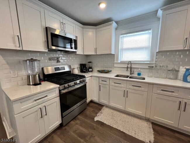 Building Photo - 65 Delmar Pl