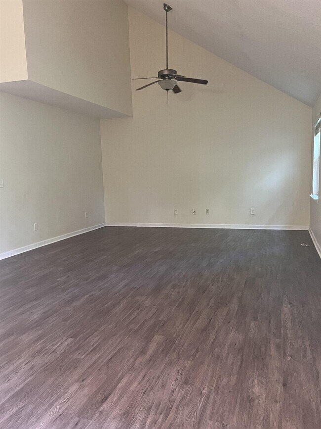 Building Photo - 318 Gary Cir