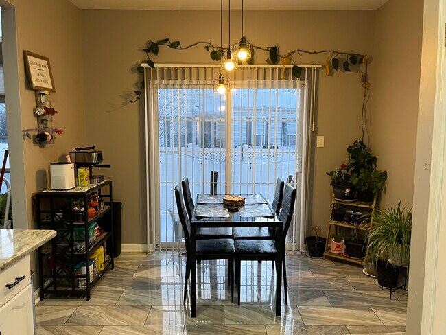 Foto del edificio - 82 Windingbrook Rd