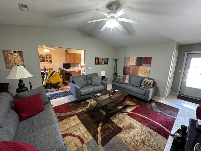 Foto del edificio - 1605 Typhoon Dr