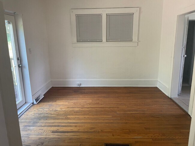 Foto del edificio - 3 bedroom 1 bath house for rent