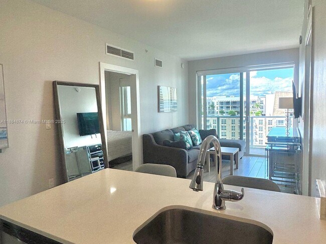Foto del edificio - 321 NE 26th St